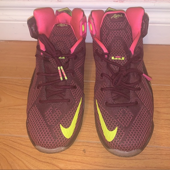 Nike LeBron 12 "Double Helix , size 7y - Picture 2 of 3